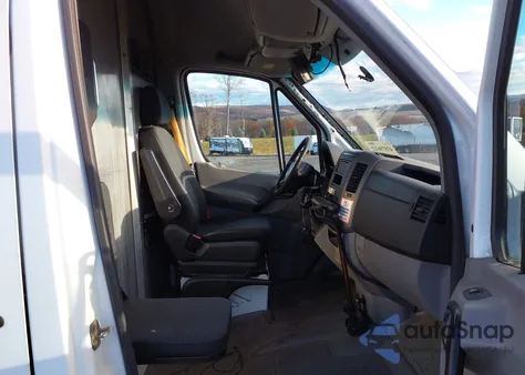 2011 Mercedes-Benz Sprinter 2500 High Roof из США, поврежденный, VIN WD3PE8CB2B5599642